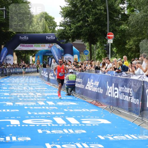 29.06.2025 - hella hamburg halbmarathon Zöllner http://msf.ph/oto/8168956 29.06.2025 10:20:22 Ziel 12373, 14302, 16245 meine-sportfotos.de