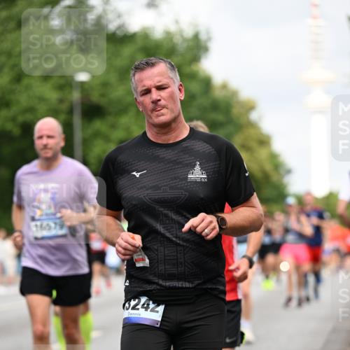 29.06.2025 - hella hamburg halbmarathon Dr. Thomas Lammeyer http://msf.ph/oto/8168967 29.06.2025 10:09:36 Kennedybrücke 1213, 1863, 2298, 3578, 4014, 4220, 4782, 4868, 5073, 5869, 6059, 7138, 7826, 8316, 8727, 8999, 9007, 9019, 9075, 9165, 9339, 9361, 9559, 9680, 9736, 9737, 9738, 10694 meine-sportfotos.de