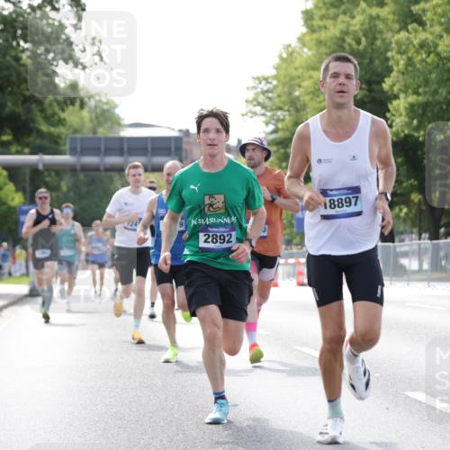 29.06.2025 - hella hamburg halbmarathon Jannik Wohlers http://msf.ph/oto/8168975 29.06.2025 09:41:26 Lombardsbrücke 1241, 2892, 4128, 4571, 6559, 7142, 7862, 10780, 11194, 12067, 12641, 13440, 13751, 13780, 14107, 16169, 16361, 18124, 18897 meine-sportfotos.de