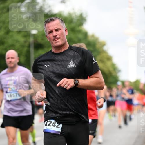 29.06.2025 - hella hamburg halbmarathon Dr. Thomas Lammeyer http://msf.ph/oto/8168985 29.06.2025 10:09:36 Kennedybrücke 1213, 1863, 2298, 3578, 4014, 4220, 4782, 4868, 5073, 5869, 6059, 7138, 7826, 8316, 8727, 8999, 9007, 9019, 9075, 9165, 9339, 9361, 9559, 9680, 9736, 9737, 9738, 10694 meine-sportfotos.de