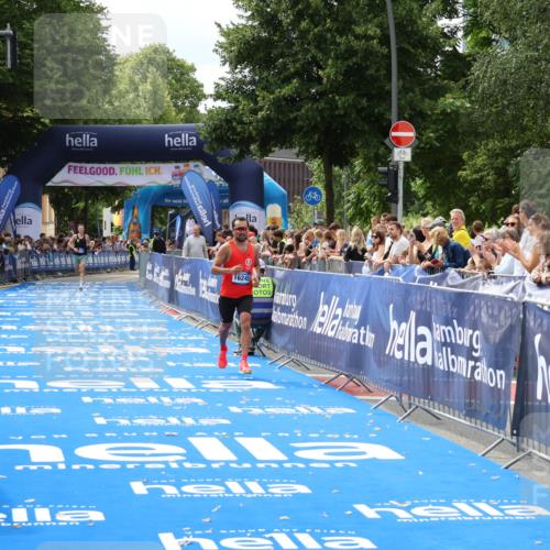 29.06.2025 - hella hamburg halbmarathon Zöllner http://msf.ph/oto/8168991 29.06.2025 10:20:22 Ziel 12373, 14302, 16245 meine-sportfotos.de