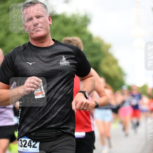 29.06.2025 - hella hamburg halbmarathon Dr. Thomas Lammeyer http://msf.ph/oto/8169048 29.06.2025 10:09:36 Kennedybrücke 1213, 1863, 2298, 3578, 4014, 4220, 4782, 4868, 5073, 5869, 6059, 7138, 7826, 8316, 8727, 8999, 9007, 9019, 9075, 9165, 9339, 9361, 9559, 9680, 9736, 9737, 9738, 10694 meine-sportfotos.de