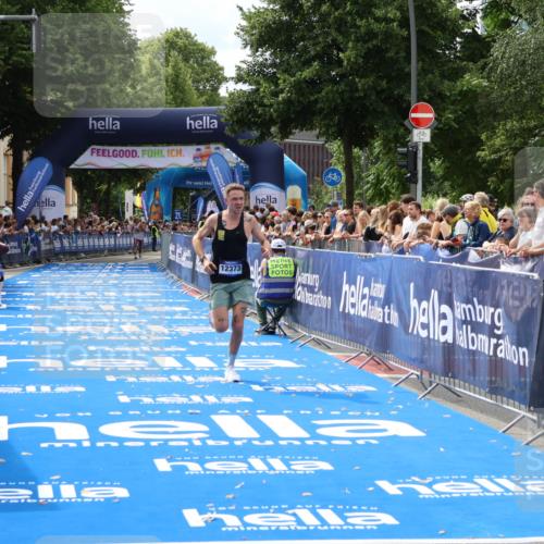 29.06.2025 - hella hamburg halbmarathon Zöllner http://msf.ph/oto/8169083 29.06.2025 10:20:29 Ziel 12373 meine-sportfotos.de