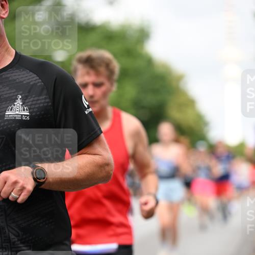29.06.2025 - hella hamburg halbmarathon Dr. Thomas Lammeyer http://msf.ph/oto/8169085 29.06.2025 10:09:37 Kennedybrücke 1213, 1863, 2288, 2298, 3461, 3578, 4014, 4220, 4782, 4868, 5073, 5869, 6059, 7138, 8316, 8727, 8999, 9007, 9019, 9075, 9165, 9339, 9361, 9559, 9680, 9736, 9737, 9738, 10694 meine-sportfotos.de