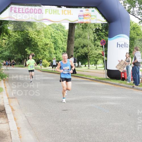29.06.2025 - hella hamburg halbmarathon MichiJ http://msf.ph/oto/8169086 29.06.2025 10:14:47 Zwischen KM18-KM19 5612, 14506, 17752 meine-sportfotos.de