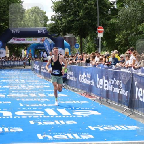 29.06.2025 - hella hamburg halbmarathon Zöllner http://msf.ph/oto/8169092 29.06.2025 10:20:29 Ziel 12373 meine-sportfotos.de