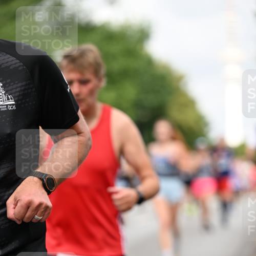 29.06.2025 - hella hamburg halbmarathon Dr. Thomas Lammeyer http://msf.ph/oto/8169114 29.06.2025 10:09:37 Kennedybrücke 1213, 1863, 2288, 2298, 3461, 3578, 4014, 4220, 4782, 4868, 5073, 5869, 6059, 7138, 8316, 8727, 8999, 9007, 9019, 9075, 9165, 9339, 9361, 9559, 9680, 9736, 9737, 9738, 10694 meine-sportfotos.de