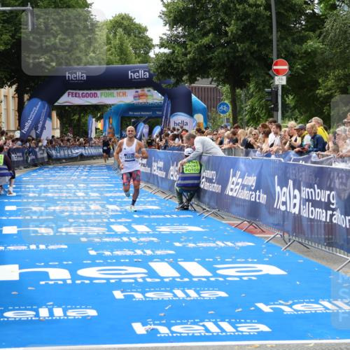 29.06.2025 - hella hamburg halbmarathon Zöllner http://msf.ph/oto/8169152 29.06.2025 10:20:39 Ziel 15526 meine-sportfotos.de