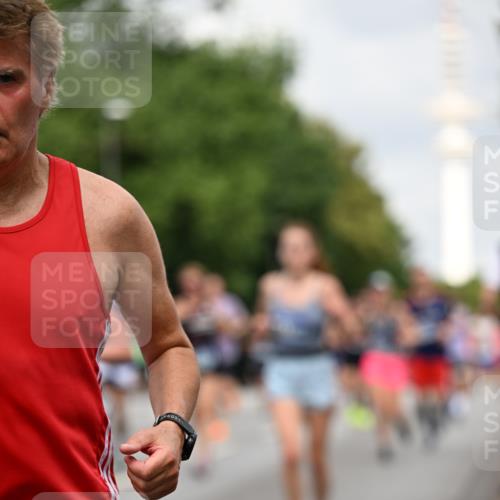 29.06.2025 - hella hamburg halbmarathon Dr. Thomas Lammeyer http://msf.ph/oto/8169160 29.06.2025 10:09:37 Kennedybrücke 1213, 1863, 2288, 2298, 3461, 3578, 4014, 4220, 4782, 4868, 5073, 5869, 6059, 7138, 8316, 8727, 8999, 9007, 9019, 9075, 9165, 9339, 9361, 9559, 9680, 9736, 9737, 9738, 10694 meine-sportfotos.de