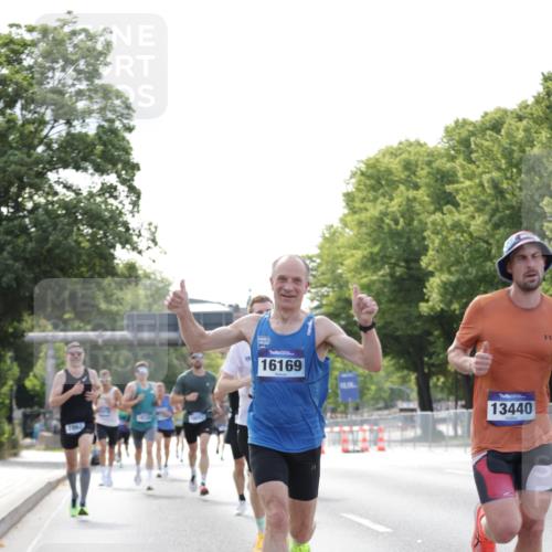 29.06.2025 - hella hamburg halbmarathon Jannik Wohlers http://msf.ph/oto/8169186 29.06.2025 09:41:28 Lombardsbrücke 1241, 2892, 4128, 4571, 6559, 7142, 7862, 10780, 11194, 11965, 12067, 12641, 13440, 13751, 13780, 14019, 14107, 16169, 17752, 18124, 18897 meine-sportfotos.de