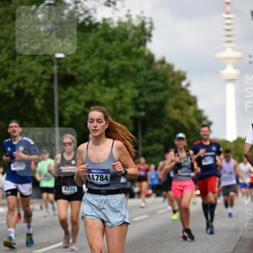 29.06.2025 - hella hamburg halbmarathon Dr. Thomas Lammeyer http://msf.ph/oto/8169231 29.06.2025 10:09:38 Kennedybrücke 1863, 2288, 2298, 3461, 3578, 4014, 4220, 4782, 4868, 5073, 5869, 6059, 7138, 8316, 8727, 8999, 9007, 9019, 9075, 9165, 9339, 9361, 9559, 9680, 9736, 9737, 9738, 10694 meine-sportfotos.de