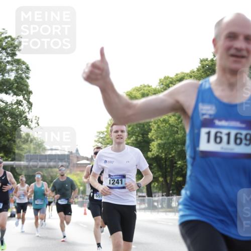 29.06.2025 - hella hamburg halbmarathon Jannik Wohlers http://msf.ph/oto/8169271 29.06.2025 09:41:29 Lombardsbrücke 1241, 2892, 4128, 4571, 6559, 7142, 7862, 10780, 11194, 11965, 12067, 12641, 13440, 13751, 13780, 14019, 14107, 16169, 17752, 18124, 18897 meine-sportfotos.de