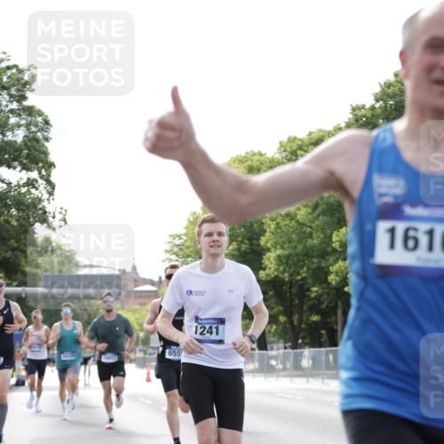 29.06.2025 - hella hamburg halbmarathon Jannik Wohlers http://msf.ph/oto/8169296 29.06.2025 09:41:29 Lombardsbrücke 1241, 2892, 4128, 4571, 6559, 7142, 7862, 10780, 11194, 11965, 12067, 12641, 13440, 13751, 13780, 14019, 14107, 16169, 17752, 18124, 18897 meine-sportfotos.de
