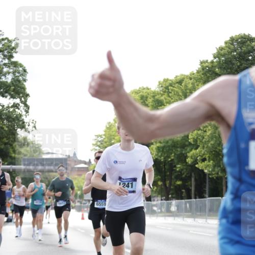 29.06.2025 - hella hamburg halbmarathon Jannik Wohlers http://msf.ph/oto/8169330 29.06.2025 09:41:29 Lombardsbrücke 1241, 2892, 4128, 4571, 6559, 7142, 7862, 10780, 11194, 11965, 12067, 12641, 13440, 13751, 13780, 14019, 14107, 16169, 17752, 18124, 18897 meine-sportfotos.de