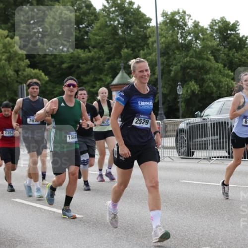 29.06.2025 - hella hamburg halbmarathon Jannik Wohlers http://msf.ph/oto/8169364 29.06.2025 10:21:23 Lombardsbrücke 1158, 1191, 1250, 1668, 1958, 2172, 2315, 2353, 2529, 3606, 3995, 4046, 4289, 4375, 4376, 5122, 5641, 5759, 5957, 6086, 6475, 6676, 6805, 7075, 7162, 7612, 7672, 8715, 8896, 8959, 9002, 9062, 9326, 9369, 9635, 10019, 10125, 10210, 10787, 11424, 11425, 12041, 12402, 12659, 13477, 13604, 14278, 15104, 16762, 16781, 16796, 17903, 17932, 18439, 19099 meine-sportfotos.de