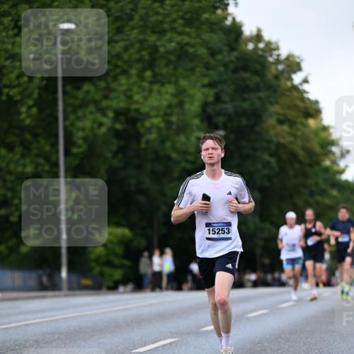29.06.2025 - hella hamburg halbmarathon Dr. Thomas Lammeyer http://msf.ph/oto/8169366 29.06.2025 09:45:41 Kennedybrücke 5612, 7331, 7855, 9269, 10468, 11078, 11228 meine-sportfotos.de