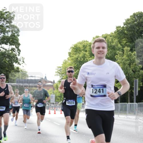 29.06.2025 - hella hamburg halbmarathon Jannik Wohlers http://msf.ph/oto/8169368 29.06.2025 09:41:29 Lombardsbrücke 1241, 2892, 4128, 4571, 6559, 7142, 7862, 10780, 11194, 11965, 12067, 12641, 13440, 13751, 13780, 14019, 14107, 16169, 17752, 18124, 18897 meine-sportfotos.de