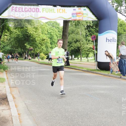 29.06.2025 - hella hamburg halbmarathon MichiJ http://msf.ph/oto/8169398 29.06.2025 10:14:49 Zwischen KM18-KM19 5612, 14506, 17752 meine-sportfotos.de