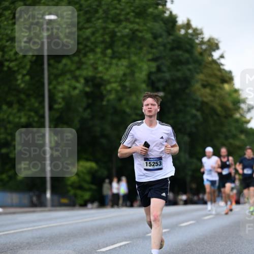 29.06.2025 - hella hamburg halbmarathon Dr. Thomas Lammeyer http://msf.ph/oto/8169424 29.06.2025 09:45:41 Kennedybrücke 5612, 7331, 7855, 9269, 10468, 11078, 11228 meine-sportfotos.de