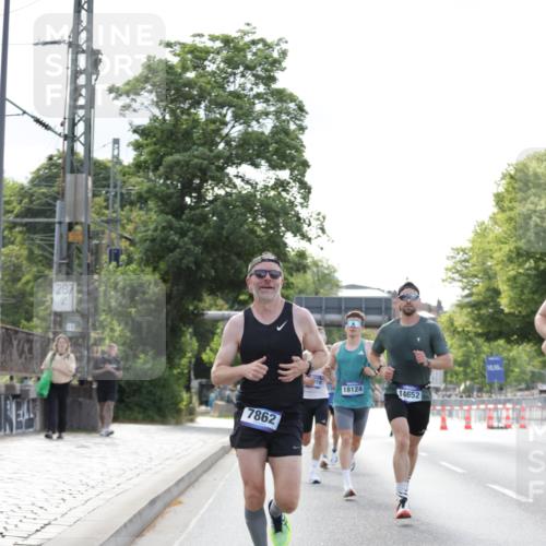 29.06.2025 - hella hamburg halbmarathon Jannik Wohlers http://msf.ph/oto/8169432 29.06.2025 09:41:30 Lombardsbrücke 1241, 2892, 4128, 4571, 6559, 7142, 7862, 10780, 11194, 11965, 12067, 12641, 13440, 13751, 13780, 14019, 14107, 16169, 17752, 18124, 18897 meine-sportfotos.de