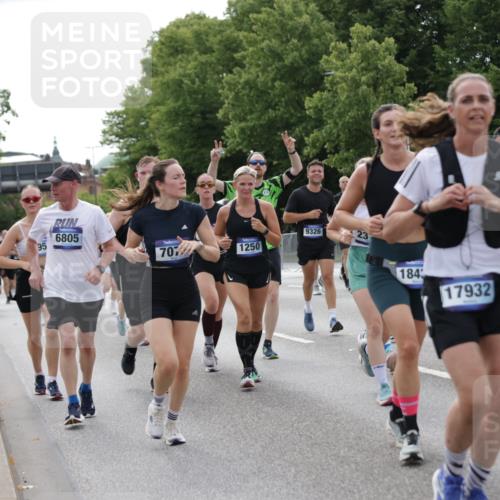 29.06.2025 - hella hamburg halbmarathon Jannik Wohlers http://msf.ph/oto/8169447 29.06.2025 10:21:24 Lombardsbrücke 1158, 1191, 1250, 1668, 1958, 2172, 2315, 2353, 2529, 3606, 3995, 4046, 4289, 4375, 4376, 5122, 5641, 5759, 5957, 6086, 6475, 6676, 6805, 7075, 7162, 7612, 7672, 8715, 8896, 8959, 9002, 9062, 9326, 9369, 9635, 10019, 10125, 10210, 10787, 11424, 11425, 12041, 12402, 12659, 13477, 13604, 14278, 15104, 16762, 16781, 16796, 17903, 17932, 18439, 19099 meine-sportfotos.de