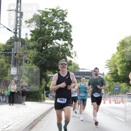 29.06.2025 - hella hamburg halbmarathon Jannik Wohlers http://msf.ph/oto/8169457 29.06.2025 09:41:30 Lombardsbrücke 1241, 2892, 4128, 4571, 6559, 7142, 7862, 10780, 11194, 11965, 12067, 12641, 13440, 13751, 13780, 14019, 14107, 16169, 17752, 18124, 18897 meine-sportfotos.de