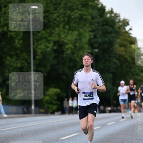 29.06.2025 - hella hamburg halbmarathon Dr. Thomas Lammeyer http://msf.ph/oto/8169478 29.06.2025 09:45:41 Kennedybrücke 5612, 7331, 7855, 9269, 10468, 11078, 11228 meine-sportfotos.de
