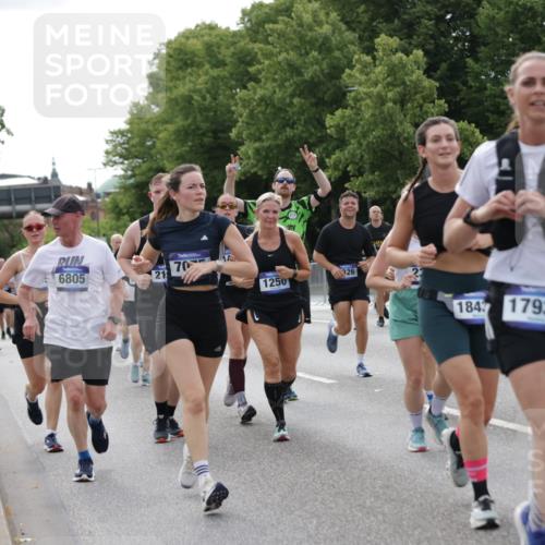 29.06.2025 - hella hamburg halbmarathon Jannik Wohlers http://msf.ph/oto/8169496 29.06.2025 10:21:24 Lombardsbrücke 1158, 1191, 1250, 1668, 1958, 2172, 2315, 2353, 2529, 3606, 3995, 4046, 4289, 4375, 4376, 5122, 5641, 5759, 5957, 6086, 6475, 6676, 6805, 7075, 7162, 7612, 7672, 8715, 8896, 8959, 9002, 9062, 9326, 9369, 9635, 10019, 10125, 10210, 10787, 11424, 11425, 12041, 12402, 12659, 13477, 13604, 14278, 15104, 16762, 16781, 16796, 17903, 17932, 18439, 19099 meine-sportfotos.de
