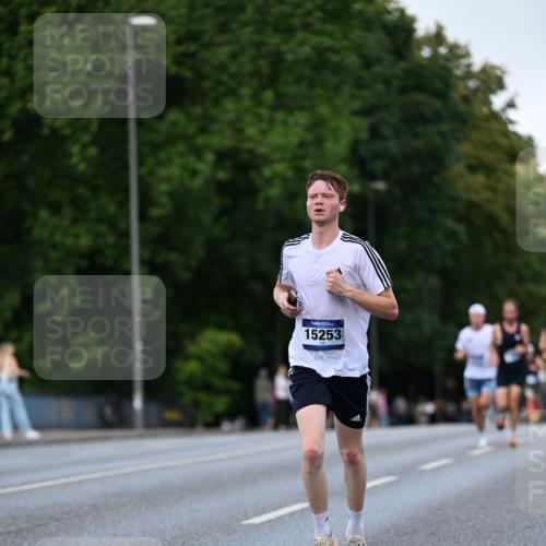 29.06.2025 - hella hamburg halbmarathon Dr. Thomas Lammeyer http://msf.ph/oto/8169530 29.06.2025 09:45:41 Kennedybrücke 5612, 7331, 7855, 9269, 10468, 11078, 11228 meine-sportfotos.de
