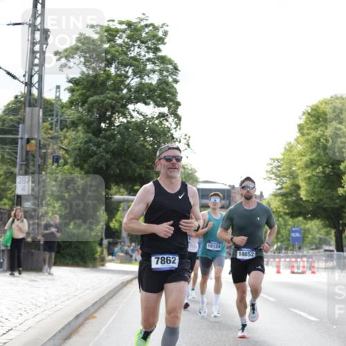 29.06.2025 - hella hamburg halbmarathon Jannik Wohlers http://msf.ph/oto/8169538 29.06.2025 09:41:30 Lombardsbrücke 1241, 2892, 4128, 4571, 6559, 7142, 7862, 10780, 11194, 11965, 12067, 12641, 13440, 13751, 13780, 14019, 14107, 16169, 17752, 18124, 18897 meine-sportfotos.de
