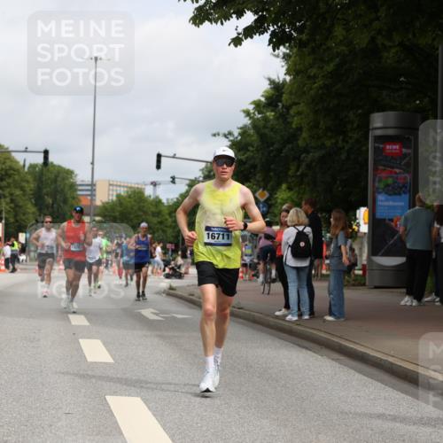 29.06.2025 - hella hamburg halbmarathon Yannick Fuchs http://msf.ph/oto/8169551 29.06.2025 10:23:53 20KM 1827, 3968, 5328, 6090, 8473, 10222, 10351, 10486, 14140, 15655, 16711, 17213, 17374, 17428, 17488, 18763 meine-sportfotos.de