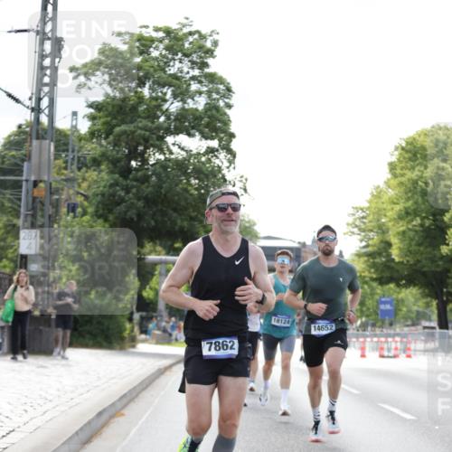 29.06.2025 - hella hamburg halbmarathon Jannik Wohlers http://msf.ph/oto/8169570 29.06.2025 09:41:30 Lombardsbrücke 1241, 2892, 4128, 4571, 6559, 7142, 7862, 10780, 11194, 11965, 12067, 12641, 13440, 13751, 13780, 14019, 14107, 16169, 17752, 18124, 18897 meine-sportfotos.de