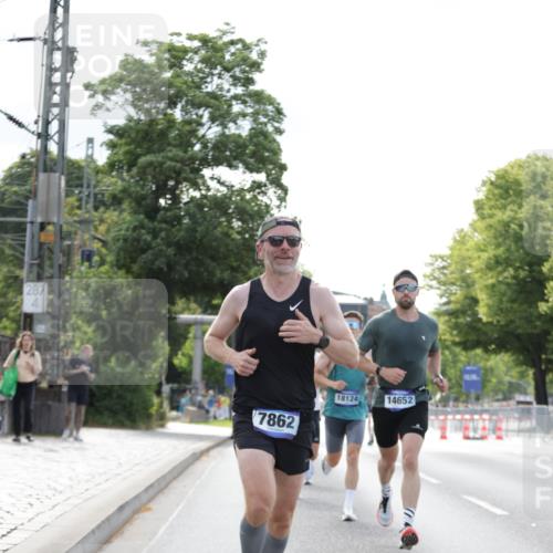 29.06.2025 - hella hamburg halbmarathon Jannik Wohlers http://msf.ph/oto/8169599 29.06.2025 09:41:30 Lombardsbrücke 1241, 2892, 4128, 4571, 6559, 7142, 7862, 10780, 11194, 11965, 12067, 12641, 13440, 13751, 13780, 14019, 14107, 16169, 17752, 18124, 18897 meine-sportfotos.de