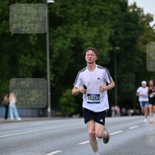 29.06.2025 - hella hamburg halbmarathon Dr. Thomas Lammeyer http://msf.ph/oto/8169616 29.06.2025 09:45:42 Kennedybrücke 5612, 7331, 7855, 9269, 10468, 11078, 11228 meine-sportfotos.de