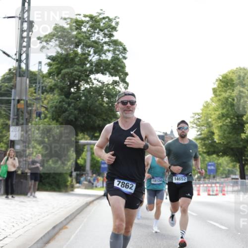 29.06.2025 - hella hamburg halbmarathon Jannik Wohlers http://msf.ph/oto/8169626 29.06.2025 09:41:31 Lombardsbrücke 1241, 2892, 4128, 4571, 6559, 7142, 7862, 11194, 11965, 12067, 12641, 13440, 13751, 13780, 14019, 14107, 16169, 17752, 18124, 18897 meine-sportfotos.de