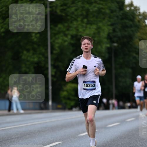 29.06.2025 - hella hamburg halbmarathon Dr. Thomas Lammeyer http://msf.ph/oto/8169652 29.06.2025 09:45:42 Kennedybrücke 5612, 7331, 7855, 9269, 10468, 11078, 11228 meine-sportfotos.de