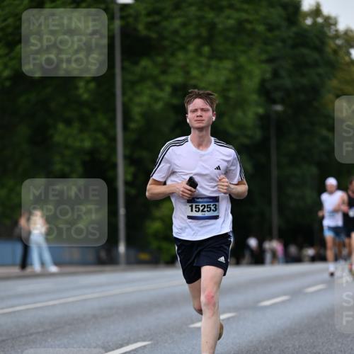 29.06.2025 - hella hamburg halbmarathon Dr. Thomas Lammeyer http://msf.ph/oto/8169667 29.06.2025 09:45:42 Kennedybrücke 5612, 7331, 7855, 9269, 10468, 11078, 11228 meine-sportfotos.de