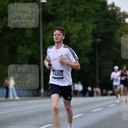 29.06.2025 - hella hamburg halbmarathon Dr. Thomas Lammeyer http://msf.ph/oto/8169691 29.06.2025 09:45:42 Kennedybrücke 5612, 7331, 7855, 9269, 10468, 11078, 11228 meine-sportfotos.de