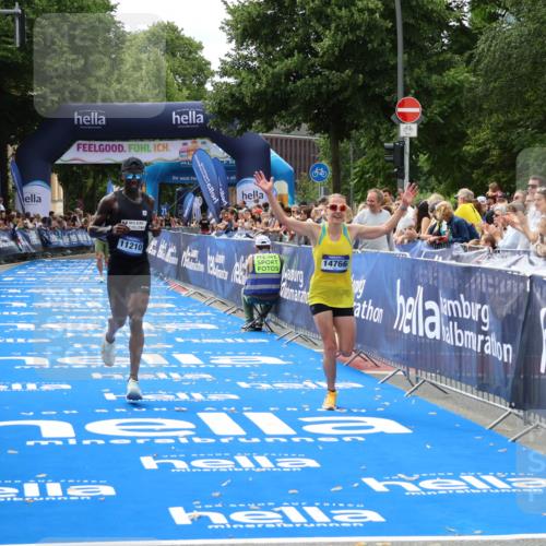 29.06.2025 - hella hamburg halbmarathon Zöllner http://msf.ph/oto/8169697 29.06.2025 10:20:58 Ziel 11210, 14766, 19075 meine-sportfotos.de