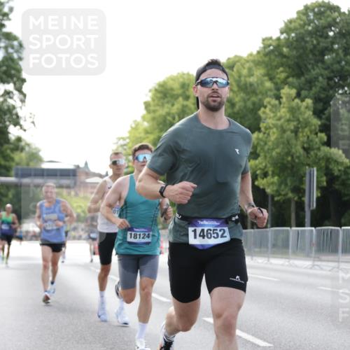 29.06.2025 - hella hamburg halbmarathon Jannik Wohlers http://msf.ph/oto/8169708 29.06.2025 09:41:32 Lombardsbrücke 1241, 2892, 4128, 6559, 7142, 7862, 11965, 12067, 12641, 13440, 13751, 13780, 14019, 14107, 14506, 16169, 17752, 18124, 18897 meine-sportfotos.de