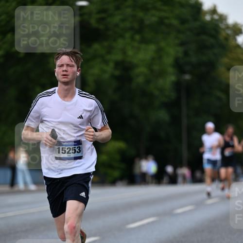 29.06.2025 - hella hamburg halbmarathon Dr. Thomas Lammeyer http://msf.ph/oto/8169750 29.06.2025 09:45:43 Kennedybrücke 5612, 7331, 7855, 9269, 10468, 11078, 11228 meine-sportfotos.de