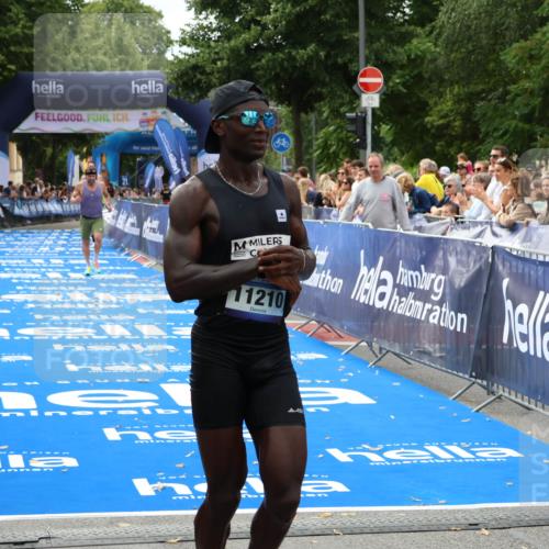 29.06.2025 - hella hamburg halbmarathon Zöllner http://msf.ph/oto/8169757 29.06.2025 10:21:00 Ziel 6530, 11210, 14766, 19075 meine-sportfotos.de