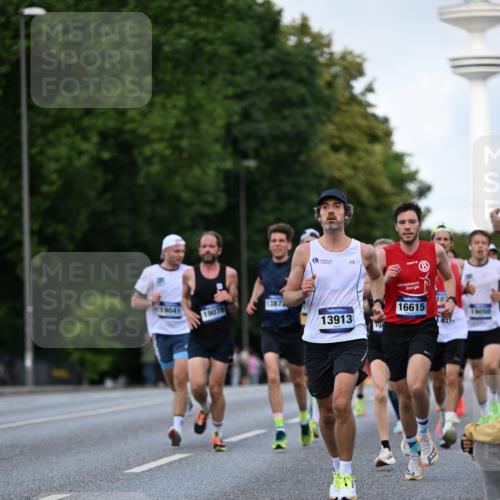 29.06.2025 - hella hamburg halbmarathon Dr. Thomas Lammeyer http://msf.ph/oto/8169759 29.06.2025 09:45:45 Kennedybrücke 5612, 7331, 7855, 9269, 10468, 11078, 11228 meine-sportfotos.de