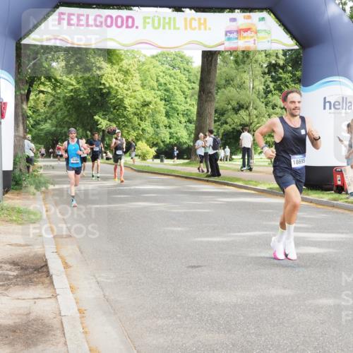 29.06.2025 - hella hamburg halbmarathon MichiJ http://msf.ph/oto/8169773 29.06.2025 10:14:57 Zwischen KM18-KM19 18695 meine-sportfotos.de