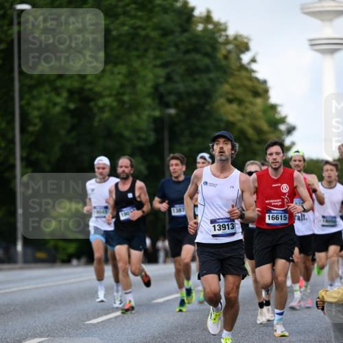 29.06.2025 - hella hamburg halbmarathon Dr. Thomas Lammeyer http://msf.ph/oto/8169785 29.06.2025 09:45:46 Kennedybrücke 5612, 7331, 7855, 9269, 10468, 11078, 11228 meine-sportfotos.de