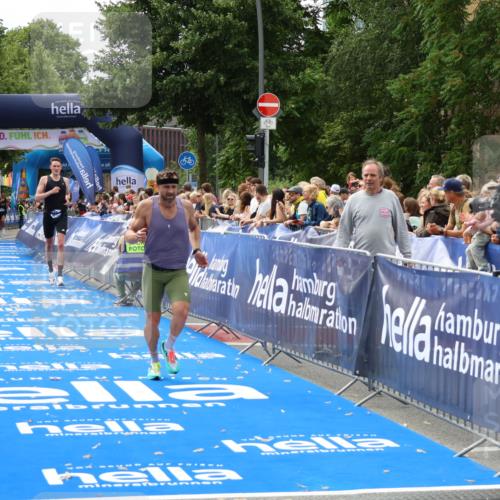 29.06.2025 - hella hamburg halbmarathon Zöllner http://msf.ph/oto/8169812 29.06.2025 10:21:03 Ziel 6530, 19075 meine-sportfotos.de