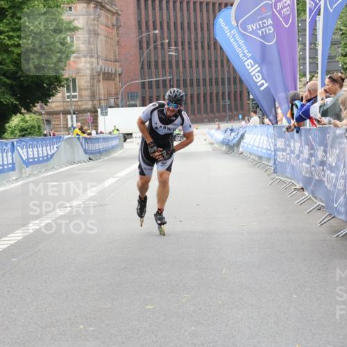29.06.2025 - hella hamburg halbmarathon Strokosch-Dieckow http://msf.ph/oto/8169826 29.06.2025 09:08:52 Ziel 20139 meine-sportfotos.de