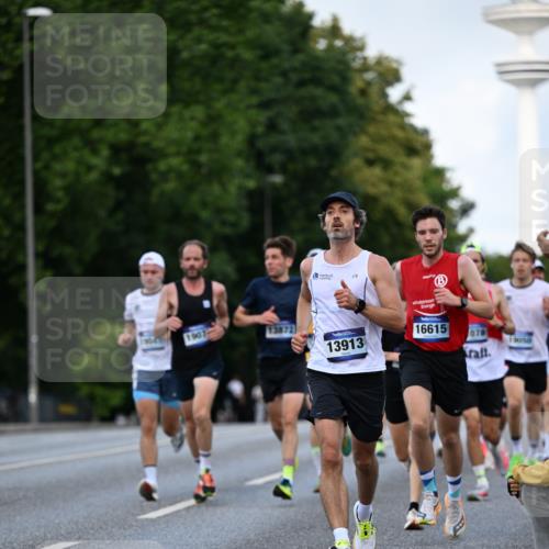 29.06.2025 - hella hamburg halbmarathon Dr. Thomas Lammeyer http://msf.ph/oto/8169828 29.06.2025 09:45:46 Kennedybrücke 5612, 7331, 7855, 9269, 10468, 11078, 11228 meine-sportfotos.de