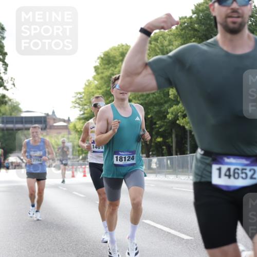 29.06.2025 - hella hamburg halbmarathon Jannik Wohlers http://msf.ph/oto/8169830 29.06.2025 09:41:32 Lombardsbrücke 1241, 2892, 4128, 6559, 7142, 7862, 11965, 12067, 12641, 13440, 13751, 13780, 14019, 14107, 14506, 16169, 17752, 18124, 18897 meine-sportfotos.de