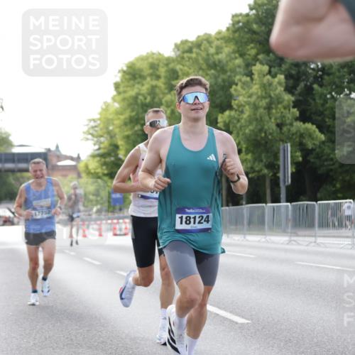 29.06.2025 - hella hamburg halbmarathon Jannik Wohlers http://msf.ph/oto/8169887 29.06.2025 09:41:33 Lombardsbrücke 1241, 2892, 4128, 6559, 7142, 7862, 10485, 11965, 12067, 12641, 13440, 13751, 13780, 14019, 14107, 14506, 16169, 17752, 18124, 18897 meine-sportfotos.de